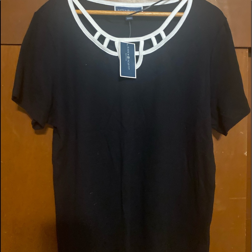 Black and white Karen Scott blouse